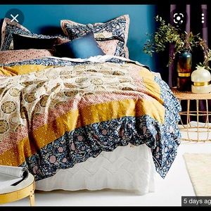 Only used a few times, like new, not faded, perfect condtion